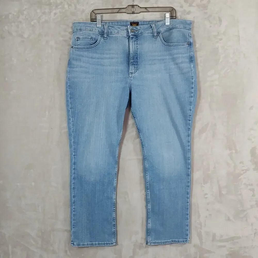 Lee Women's Mid-Rise Straight Leg Jeans Light Wash Size 18S Very Good Comdition